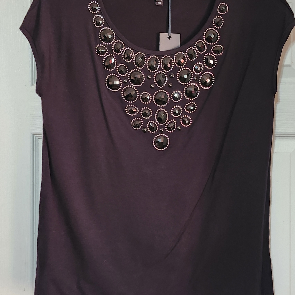 Short-Sleeve Jewel-Detail Black Tee